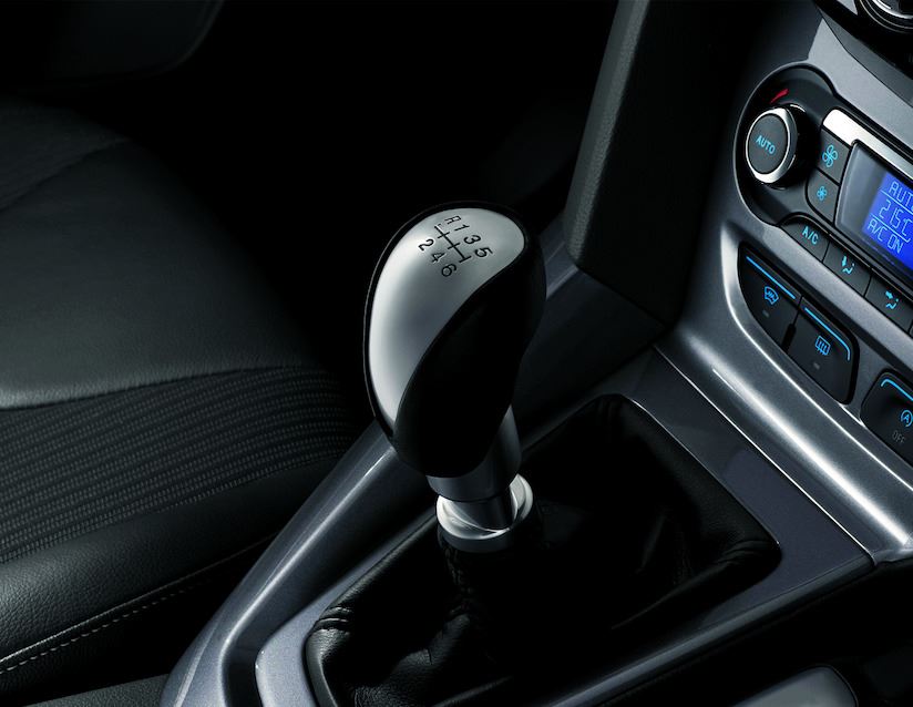 Pomo y fuelle coche Ford Focus 02-11 (5V) en cuero negro y cromo – Shopavia