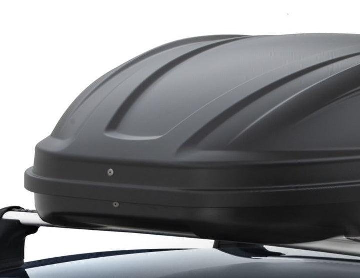 G3* Baúl de techo Elegance Europe 330, con grabado en color negro mate.