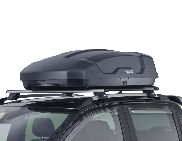 Thule®* Baúl de techo Force XT S, en color negro mate Aeroskin.