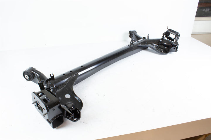 Travesaño trasero y soportes de buje originales para Ford Fiesta 2013-2015 1805851