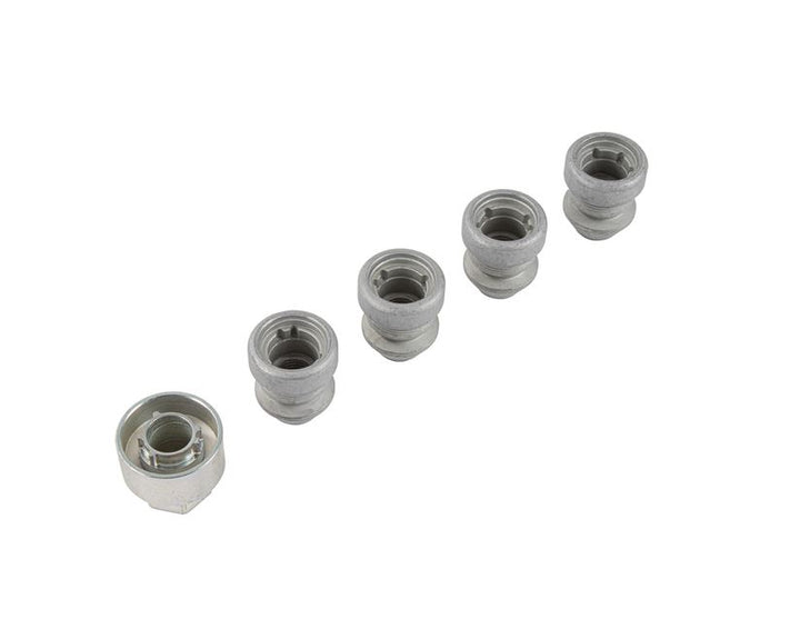 Juego de tornillos antirrobo para llantas de aleación.