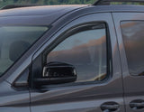 Tourneo Connect ClimAir®* Deflector de aire para ventanillas delanteras, en color negro.