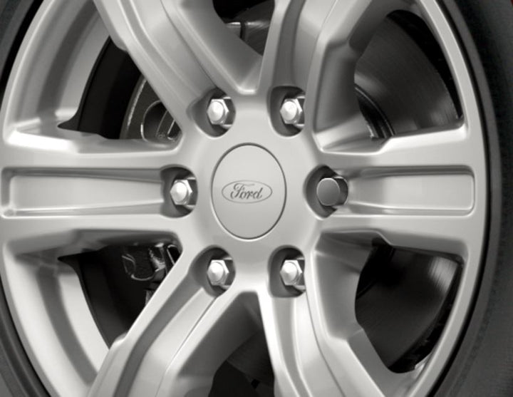 Juego de tornillos antirrobo para llantas de aleación.