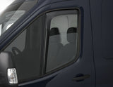 Transit ClimAir®* Deflector de aire para ventanillas delanteras, en color negro.