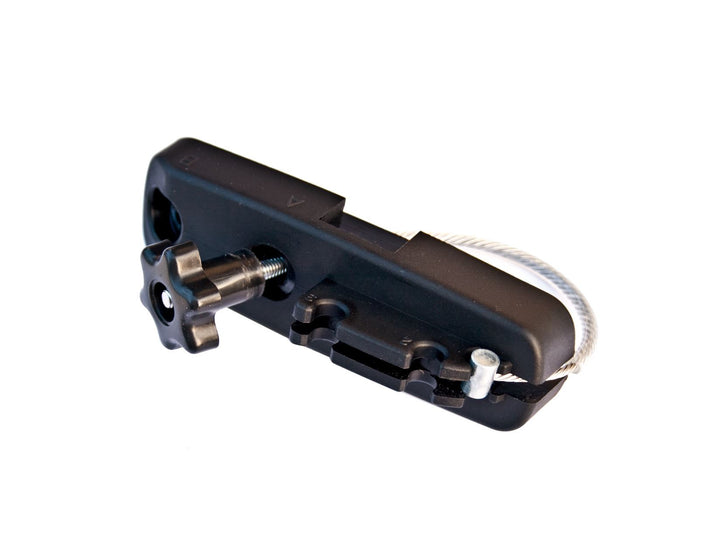 G3* Baúl de techo Elegance Europe 330, con grabado en color negro mate.