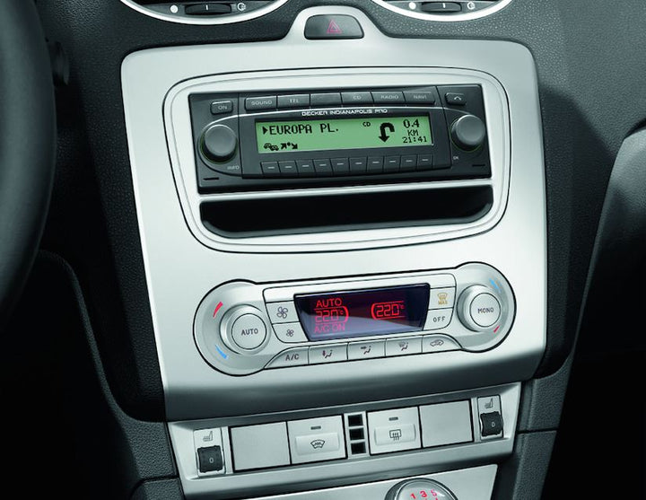 Original Ford Focus 01/2008-12/2010 Embellecedor para radios DIN en color plata.