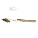 Soporte de la moldura de la bandeja trasera original Ford 1573265