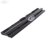 Rejilla de parachoques delantera con emblema Ford ovalado original para Ford Transit Connect 06-09 1507789