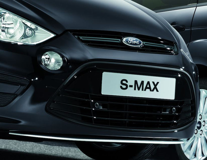 Original Ford S-MAX Protector de bajos del paragolpes delantero en color plata.