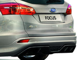 Original Ford Focus Faldón paragolpes trasero con inserción para difusor en color negro brillante.