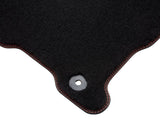 Kuga Alfombrillas de terciopelo premium delanteras y traseras, negras con doble costura en rojo.