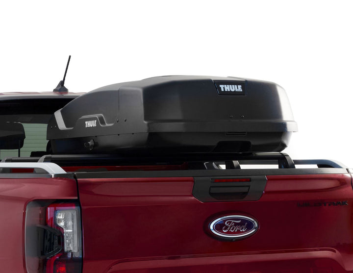Thule®* Baúl de techo Force XT S, en color negro mate Aeroskin.