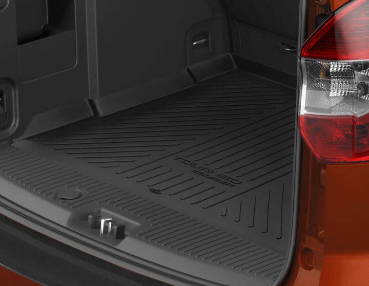 Tourneo Courier Alfombra antideslizante para maletero en color negro.