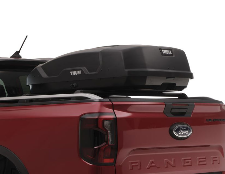 Thule®* Baúl de techo Force XT S, en color negro mate Aeroskin.