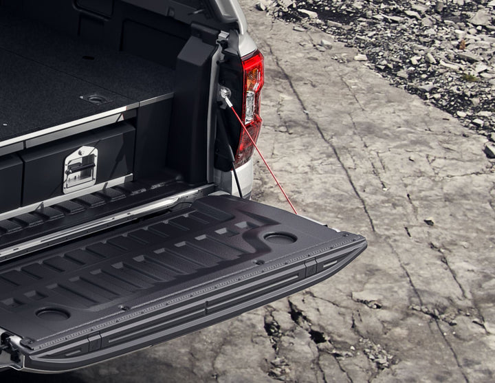 Ranger Pickup Attitude* Amortiguador para el portón del maletero con mecanismo de apertura controlada.