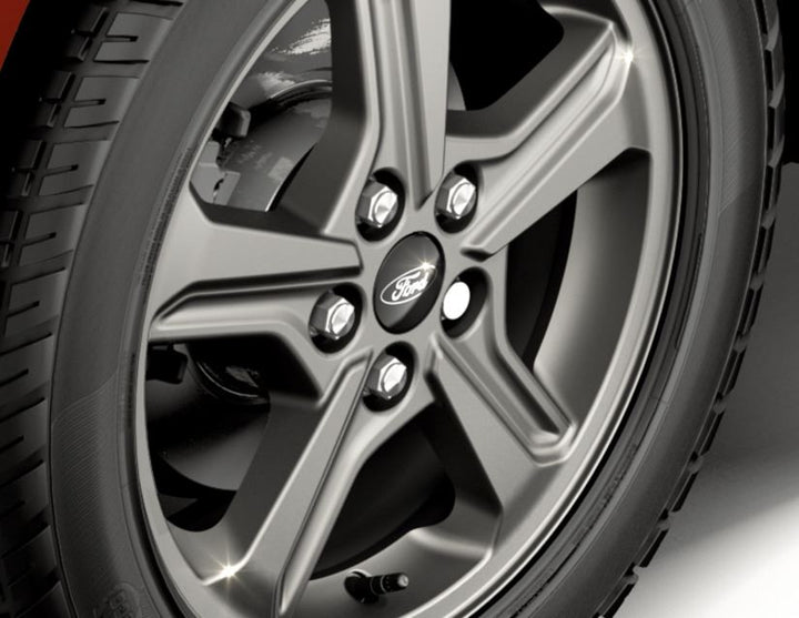 Juego de tornillos antirrobo para llantas de aleación.