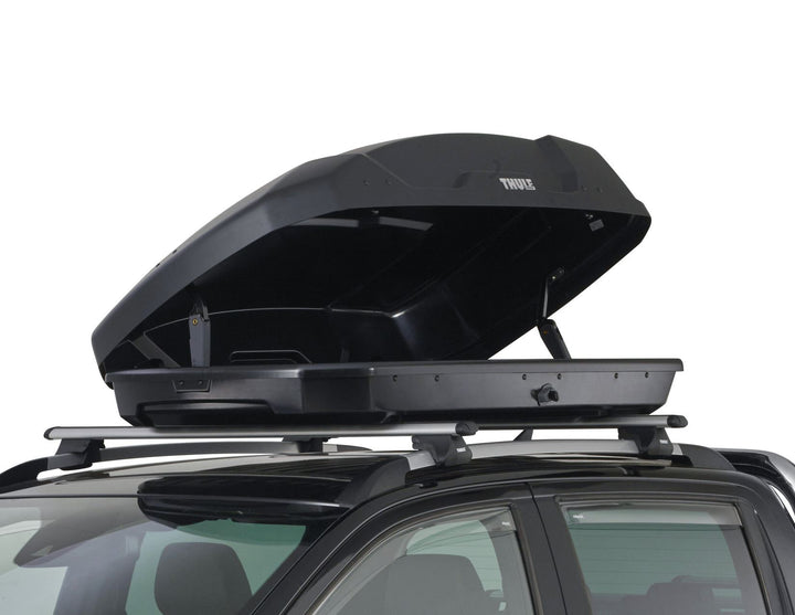 Thule®* Baúl de techo Force XT S, en color negro mate Aeroskin.