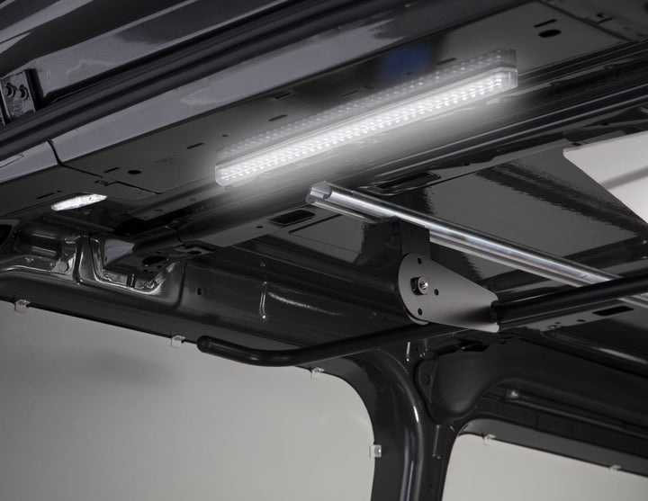 Navco* Luz LED interior para el techo del área de carga.