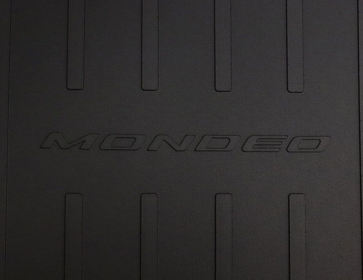 Mondeo Alfombra antideslizante para maletero en color negro.