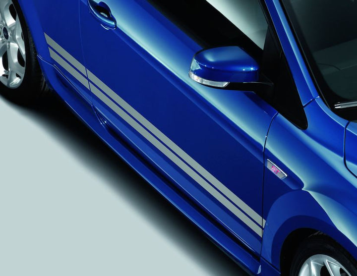 Original Ford Focus 07/2004-12/2010 Kit bandas laterales GT en color blanco.