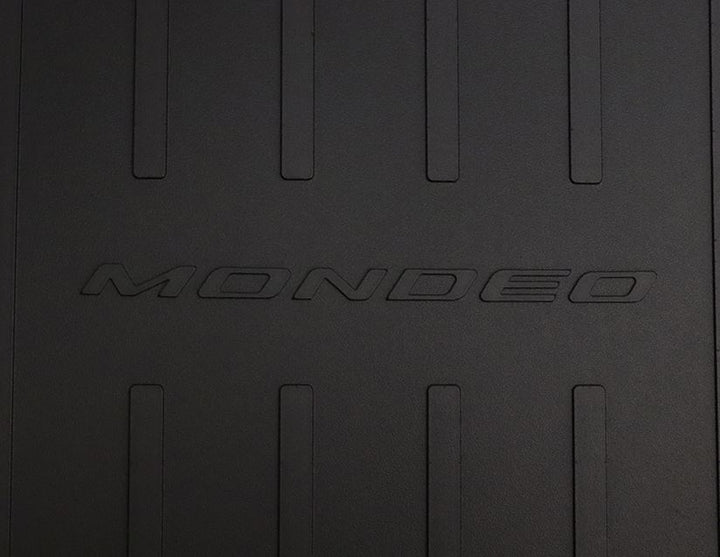 Mondeo Alfombra antideslizante para maletero en color negro.