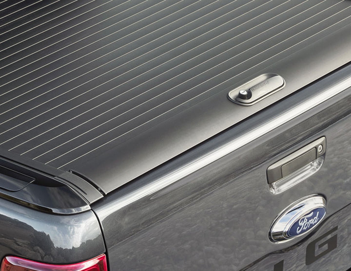Original Ford Ranger Funda de maletero enrollable en color negro.