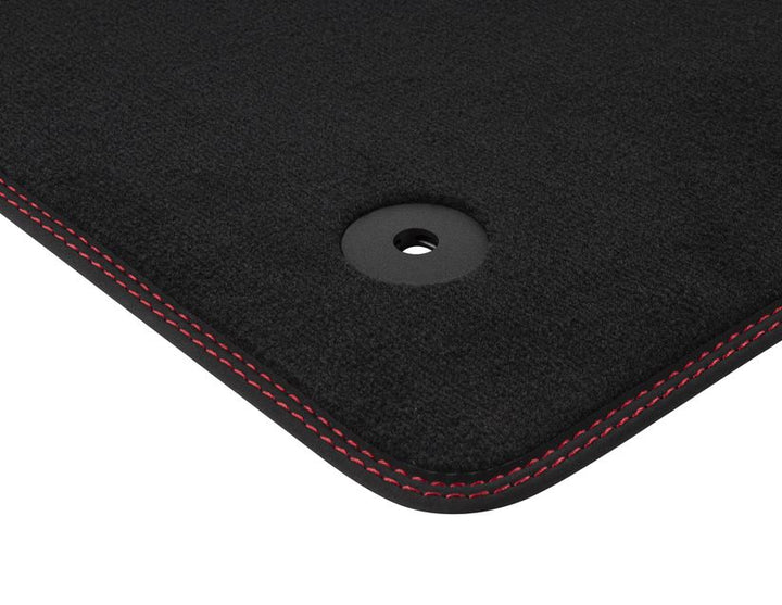 Focus Alfombrillas de terciopelo frontal, negro con costuras rojas