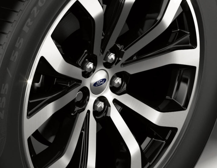 Juego de tornillos antirrobo para llantas de aleación.