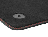 Focus Alfombrillas de terciopelo frontal, negro con costuras rojas