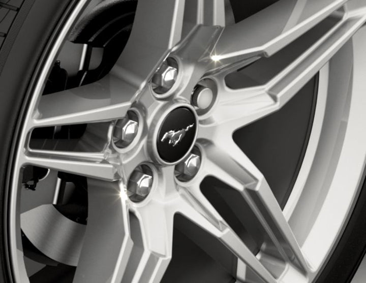 Juego de tornillos antirrobo para llantas de aleación.