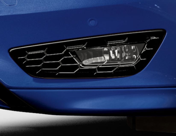 Original Ford Focus Alojamientos preformados para faros antiniebla para lado izquierdo.
