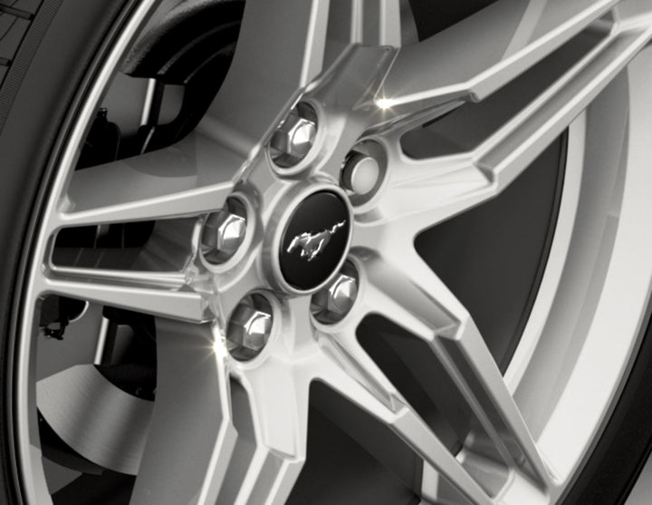 Juego de tornillos antirrobo para llantas de aleación.