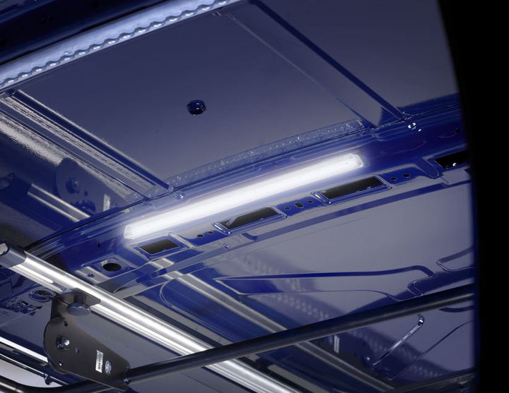 Navco* Luz LED interior para el techo del área de carga.