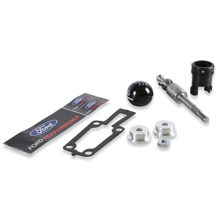 MUSTANG KIT DE CAMBIOS PERFORMANCE  INCLUYE POMO DE PALANCA DE CAMBIOS DE FIBRA EN COLOR NEGRO, CON LOGO FORD PERFORMANCE.