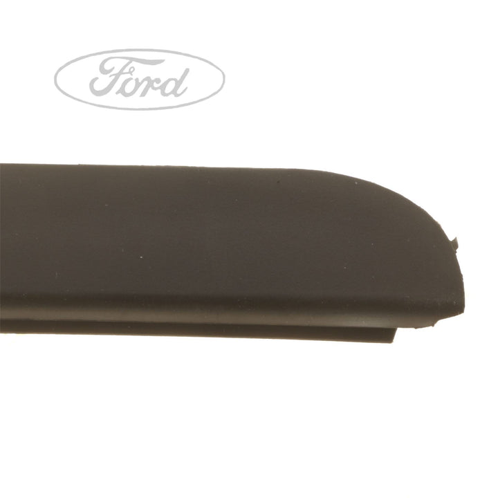 Mondeo 2001-2007 Moldura del Parabrisas Lado Derecho Negra