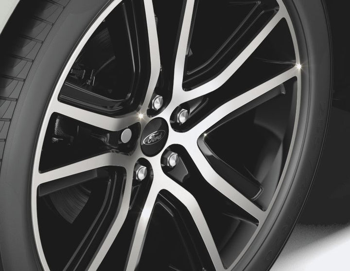 Juego de tornillos antirrobo para llantas de aleación.