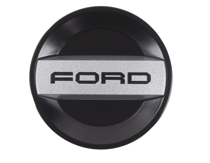 Embellecedor de rueda en color negro, con inscripción Ford.