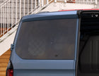 Original Ford Transit Custom Dispositivo de protección en ventanilla posterior para puertas de carga.