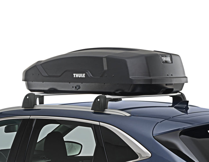 Thule®* Baúl de techo Force XT S, en color negro mate Aeroskin.