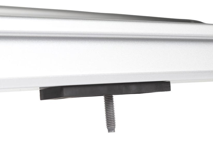 Original Ford Transit/Tourneo Connect Barras longitudinales portaequipajes para techo en color plata.