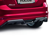 Original Ford Focus Faldón paragolpes trasero con inserción para difusor en color negro brillante.