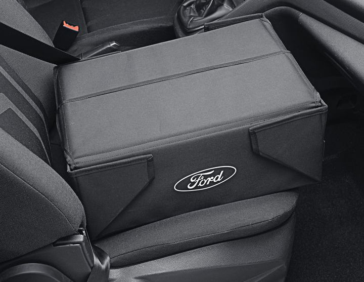 Caja organizadora plegable de tela en color negro, con óvalo Ford en color blanco a ambos lados.