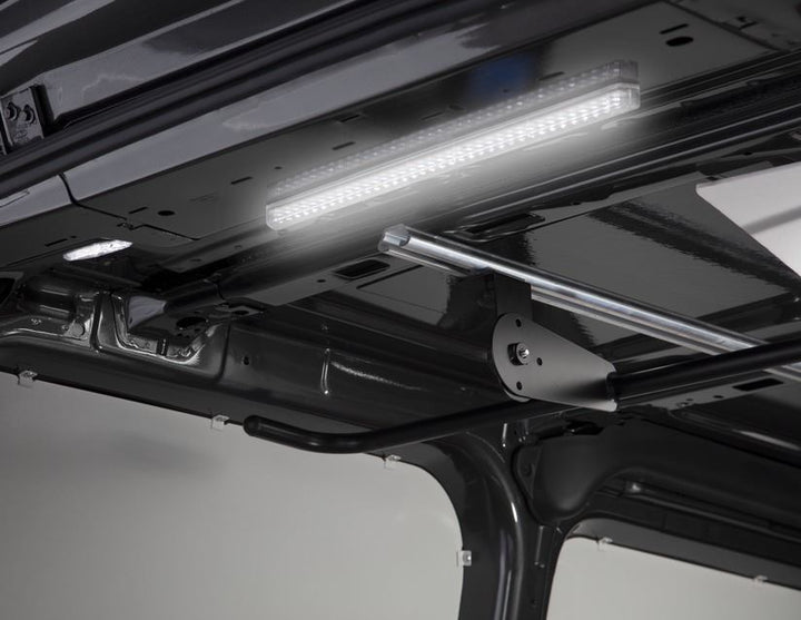 Navco* Luz LED interior para el techo del área de carga.
