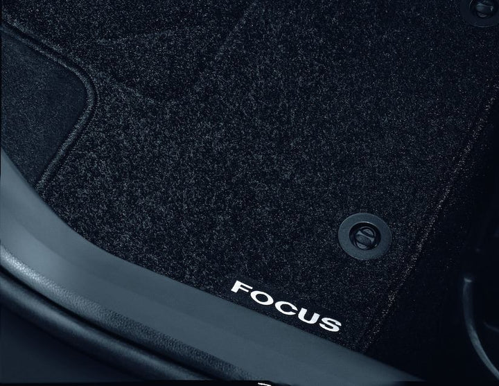 Focus Alfombrillas de moqueta  delanteras y traseras, en color negro.
