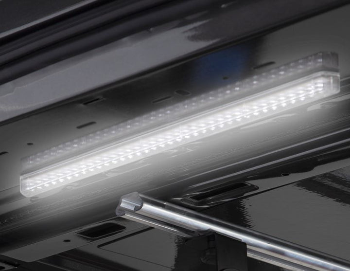Navco* Luz LED interior para el techo del área de carga.