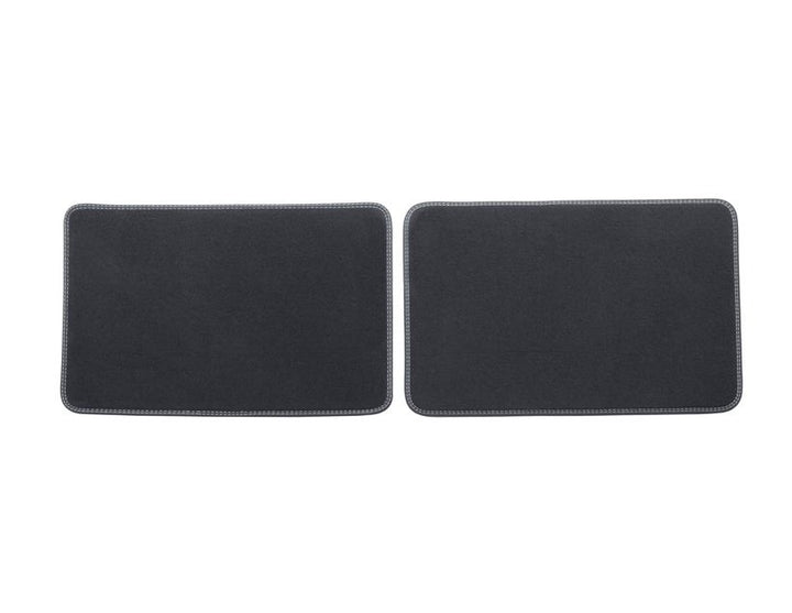 FOCUS ALFOMBRILLAS DE TERCIOPELO PREMIUM TRASERAS, EN COLOR NEGRO CON COSTURA EN COLOR GRIS.