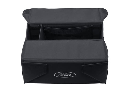 Caja organizadora plegable de tela en color negro, con óvalo Ford en color blanco a ambos lados.