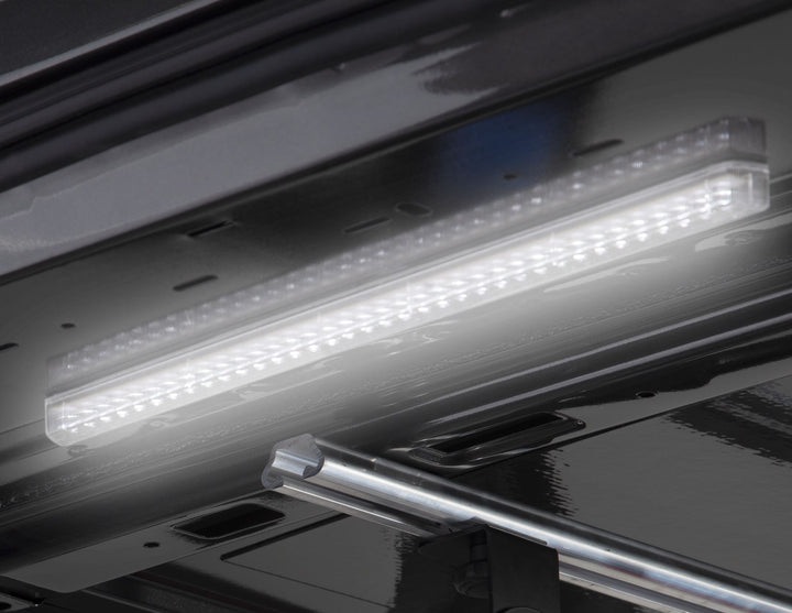 Navco* Luz LED interior para el techo del área de carga.