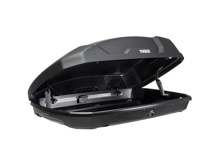 Thule®* Baúl de techo Force XT S, en color negro mate Aeroskin.