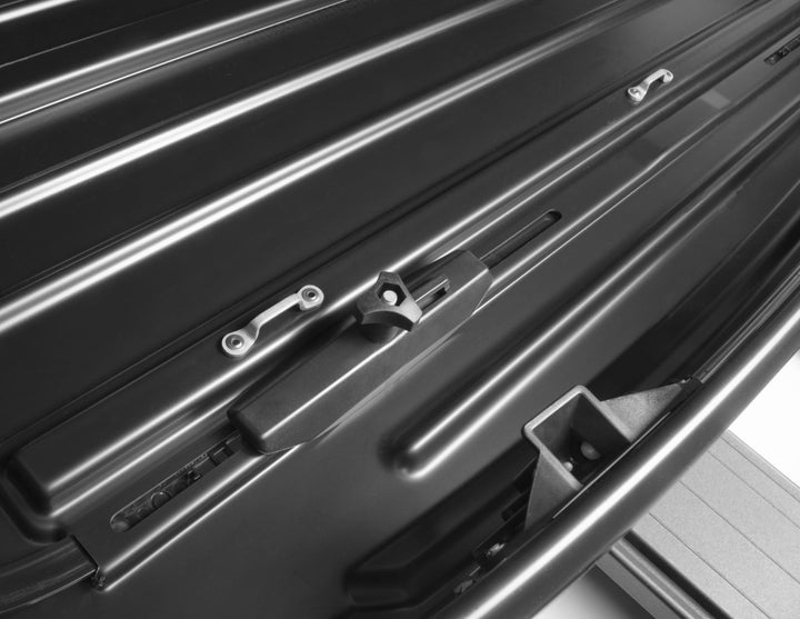 Thule®* Baúl de techo Force XT S, en color negro mate Aeroskin.